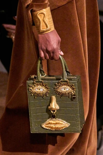 Look 74